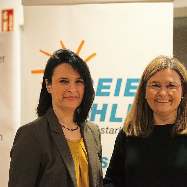 Irmgard Friedberger und Manuela Wälischmiller bei der Nominierungsversammlung 2019